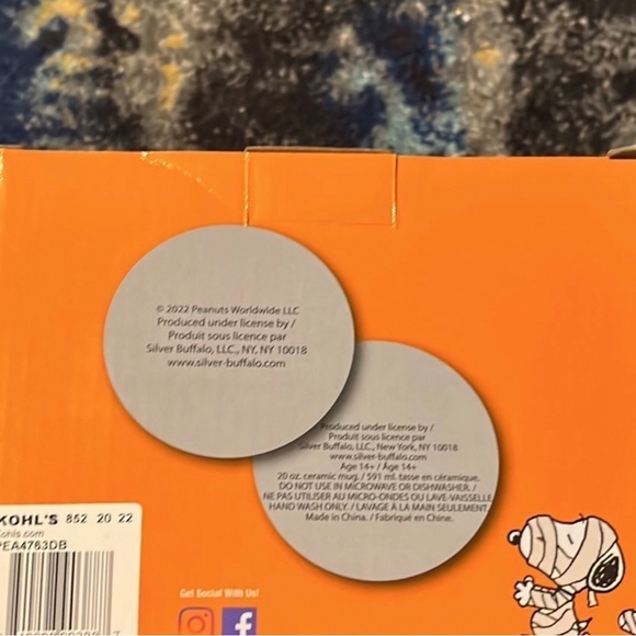 SOLD Peanuts Halloween Snoopy Pumpkin Scene Boxed Ceramic 3D Sculpted Mug New - Picture 3 of 8